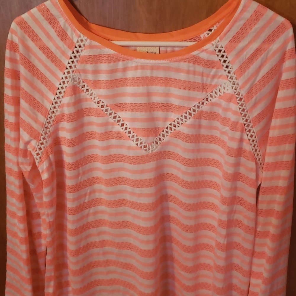 Cute top.